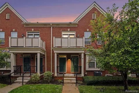 1111 Fountain View Cir, South Lyon, MI 48178
