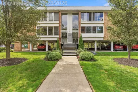 32030 Grand River Ave #32, Farmington, MI 48336
