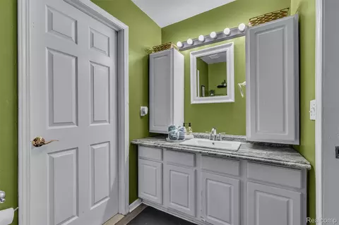 Bath - 27116 Warner Ave, Warren, MI 48092 photo 2 of 3