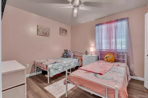 Bedroom - 27116 Warner Ave, Warren, MI 48092 photo 5 of 7