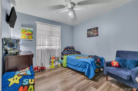 Bedroom - 27116 Warner Ave, Warren, MI 48092 photo 4 of 7