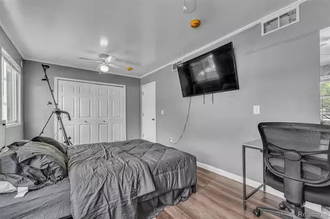 Bedroom - 27116 Warner Ave, Warren, MI 48092 photo 3 of 7