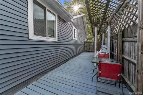 Exterior - 27116 Warner Ave, Warren, MI 48092 photo 5 of 5
