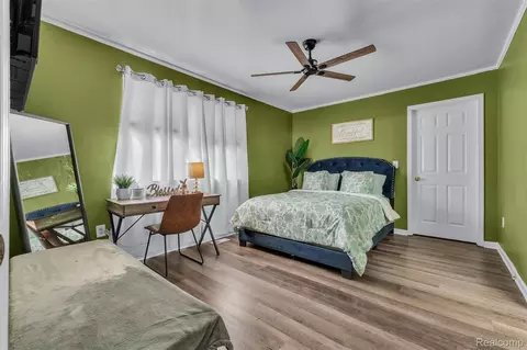 Bedroom - 27116 Warner Ave, Warren, MI 48092 photo 6 of 7