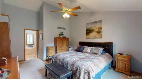 Bedroom - 6367 Boulder Dr, Flint, MI 48433 photo 2 of 6