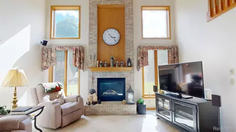 Living - 6367 Boulder Dr, Flint, MI 48433 photo 2 of 2