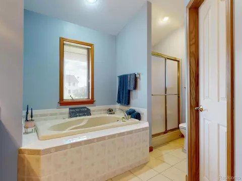 Bath - 6367 Boulder Dr, Flint, MI 48433 photo 3 of 6
