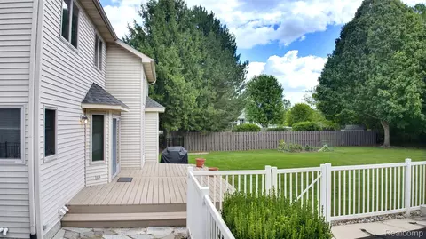 Exterior - 6367 Boulder Dr, Flint, MI 48433 photo 14 of 16