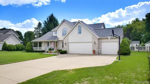 Exterior - 6367 Boulder Dr, Flint, MI 48433 photo 4 of 16