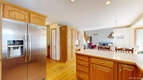 Kitchen - 6367 Boulder Dr, Flint, MI 48433 photo 5 of 6