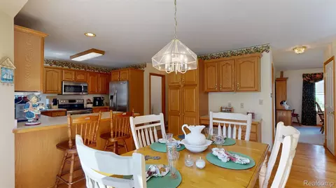 Dining - 6367 Boulder Dr, Flint, MI 48433 photo 2 of 6