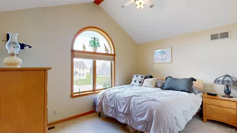 Bedroom - 6367 Boulder Dr, Flint, MI 48433 photo 5 of 6