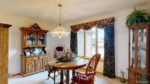 Dining - 6367 Boulder Dr, Flint, MI 48433 photo 6 of 6
