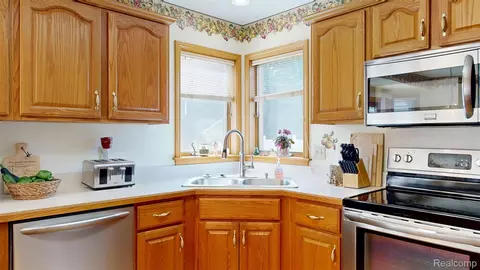 Kitchen - 6367 Boulder Dr, Flint, MI 48433 photo 3 of 6