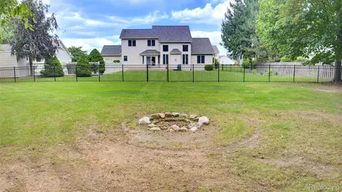 Exterior - 6367 Boulder Dr, Flint, MI 48433 photo 6 of 16