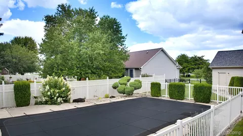 Exterior - 6367 Boulder Dr, Flint, MI 48433 photo 11 of 16