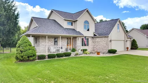 Exterior - 6367 Boulder Dr, Flint, MI 48433 photo 5 of 16