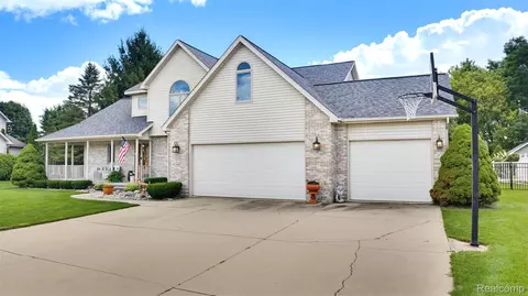 Exterior - 6367 Boulder Dr, Flint, MI 48433 photo 3 of 16