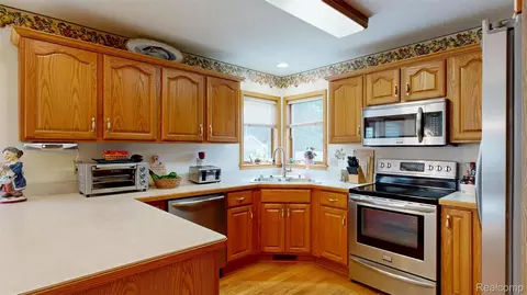 Kitchen - 6367 Boulder Dr, Flint, MI 48433 photo 2 of 6