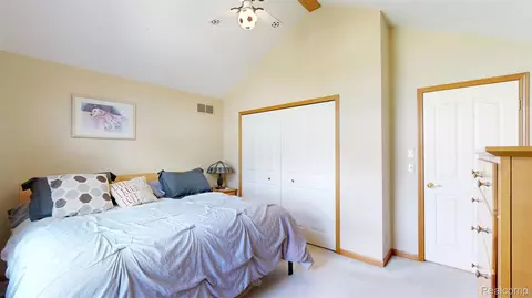 Bedroom - 6367 Boulder Dr, Flint, MI 48433 photo 6 of 6