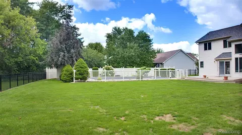 Exterior - 6367 Boulder Dr, Flint, MI 48433 photo 16 of 16
