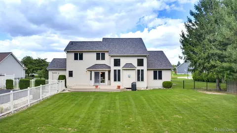 Exterior - 6367 Boulder Dr, Flint, MI 48433 photo 7 of 16