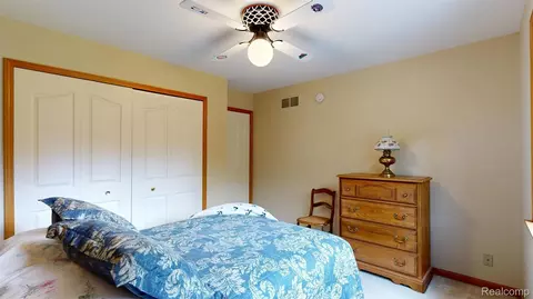 Bedroom - 6367 Boulder Dr, Flint, MI 48433 photo 4 of 6