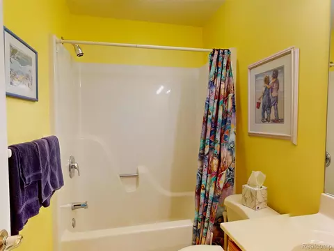 Bath - 6367 Boulder Dr, Flint, MI 48433 photo 5 of 6