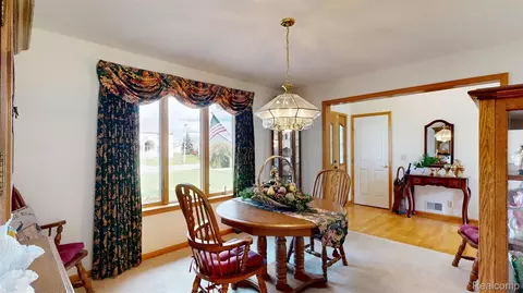 Dining - 6367 Boulder Dr, Flint, MI 48433 photo 4 of 6
