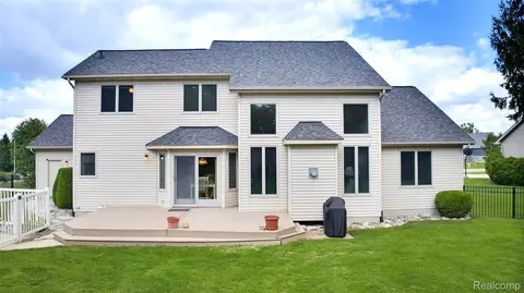 Exterior - 6367 Boulder Dr, Flint, MI 48433 photo 9 of 16