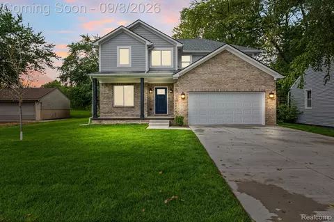 29827 Gloria St, Saint Clair Shores, MI 48082