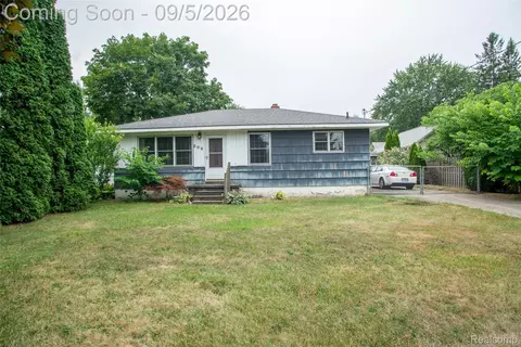 206 Coleman Dr, Waterford, MI 48328
