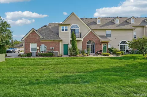 7821 Ambassador Dr, Shelby Township, MI 48316