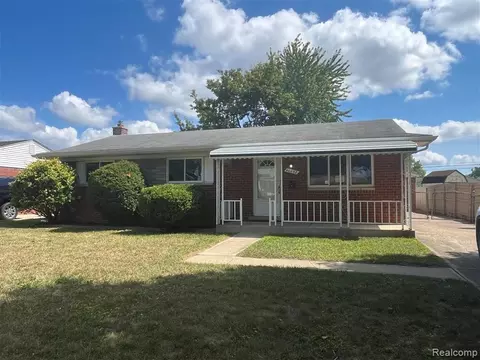 40252 Hamilton Dr, Sterling Heights, MI 48313