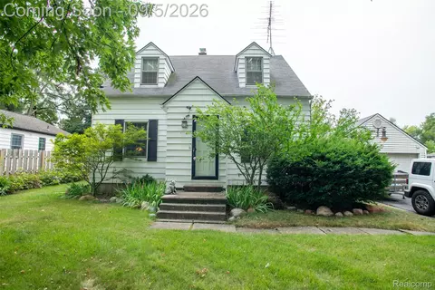 228 Coleman Dr, Waterford, MI 48328