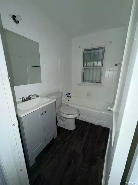 136 E Mcclellan St, Flint, MI 48505 photo 8