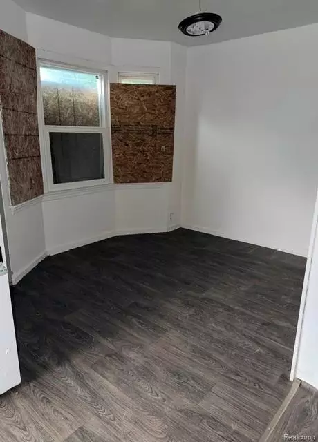 136 E Mcclellan St, Flint, MI 48505 photo 5