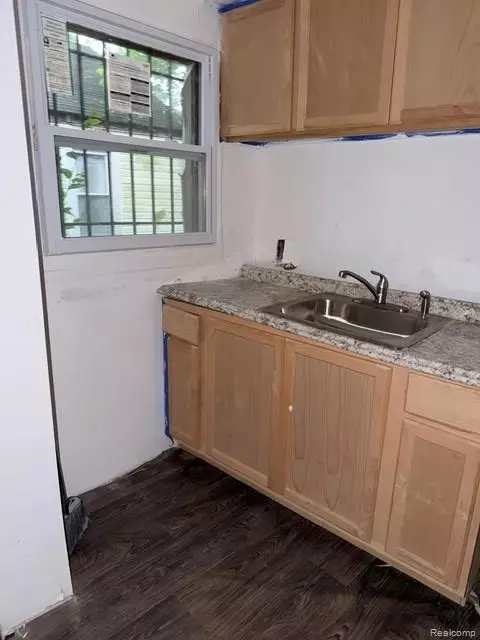 136 E Mcclellan St, Flint, MI 48505 photo 6