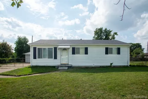 33711 Floyd St, Clinton Township, MI 48035