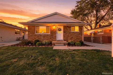 29069 Denison St, Gibraltar, MI 48173