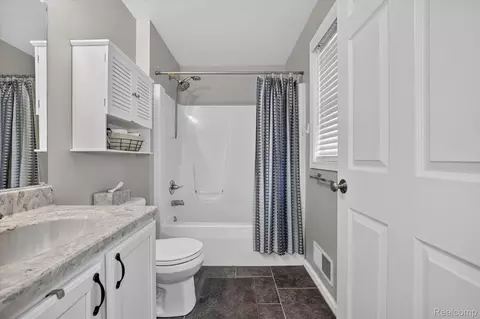 Bath - 734 Kent St, Carleton, MI 48117 photo 1 of 5
