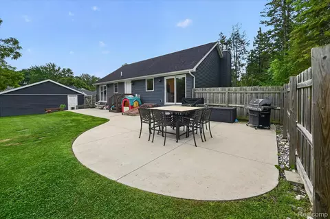 Exterior - 734 Kent St, Carleton, MI 48117 photo 7 of 12