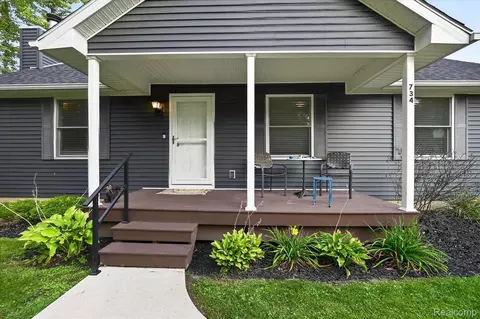 Exterior - 734 Kent St, Carleton, MI 48117 photo 3 of 12