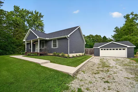 Exterior - 734 Kent St, Carleton, MI 48117 photo 2 of 12