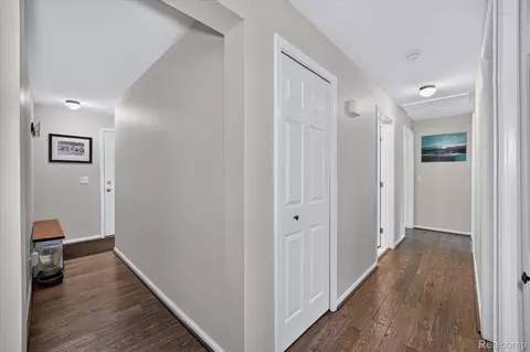 Entry Way - 734 Kent St, Carleton, MI 48117 photo 4 of 7