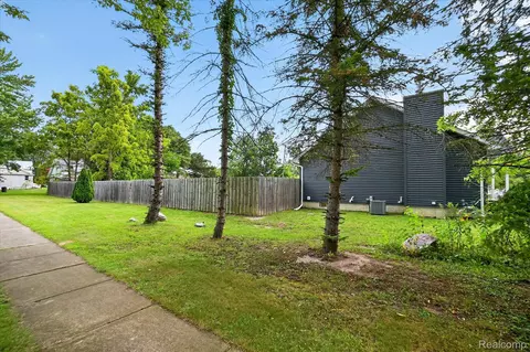 Exterior - 734 Kent St, Carleton, MI 48117 photo 11 of 12