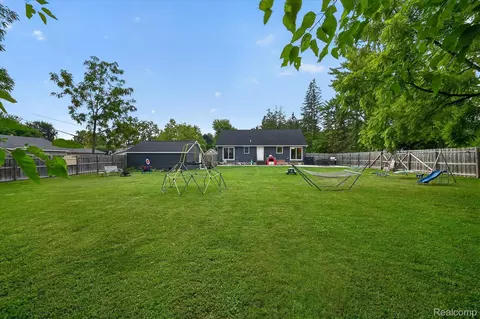 Exterior - 734 Kent St, Carleton, MI 48117 photo 6 of 12