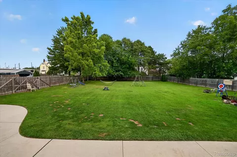 Exterior - 734 Kent St, Carleton, MI 48117 photo 8 of 12