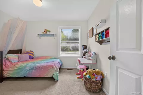 Bedroom - 734 Kent St, Carleton, MI 48117 photo 6 of 7