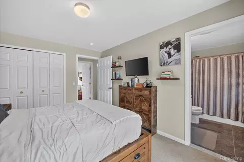 Bedroom - 734 Kent St, Carleton, MI 48117 photo 3 of 7
